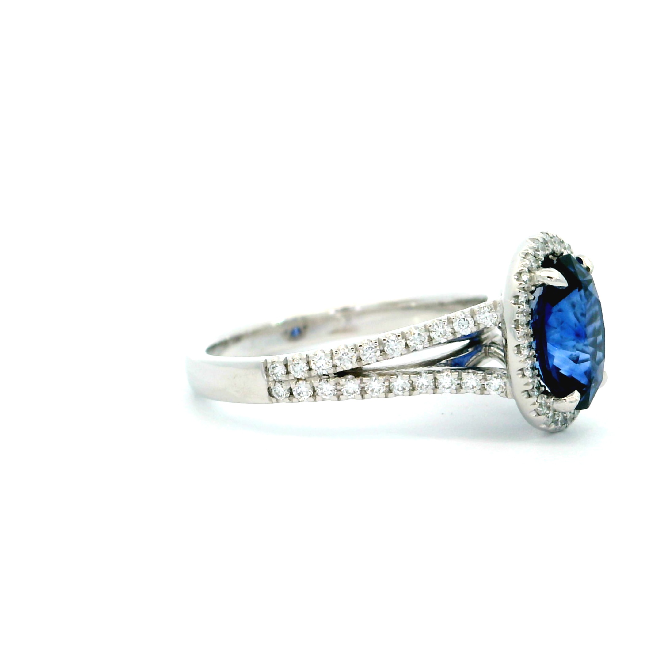 SAPPHIRE AND DIAMOND RING