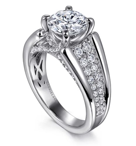 Show stopping diamond rig featured in white gold *Center not 