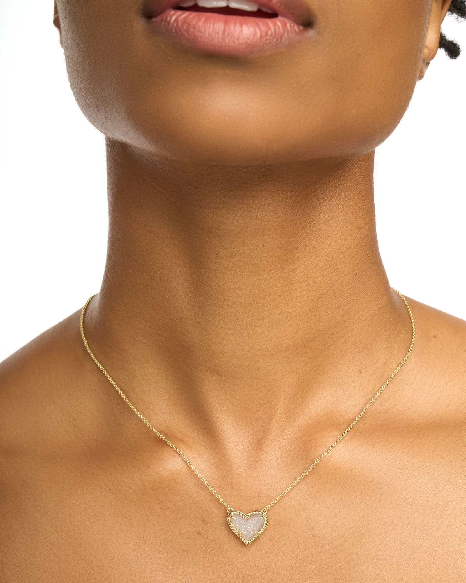 Framed Ari Heart Gold Short Pendant Necklace in Iridescent D