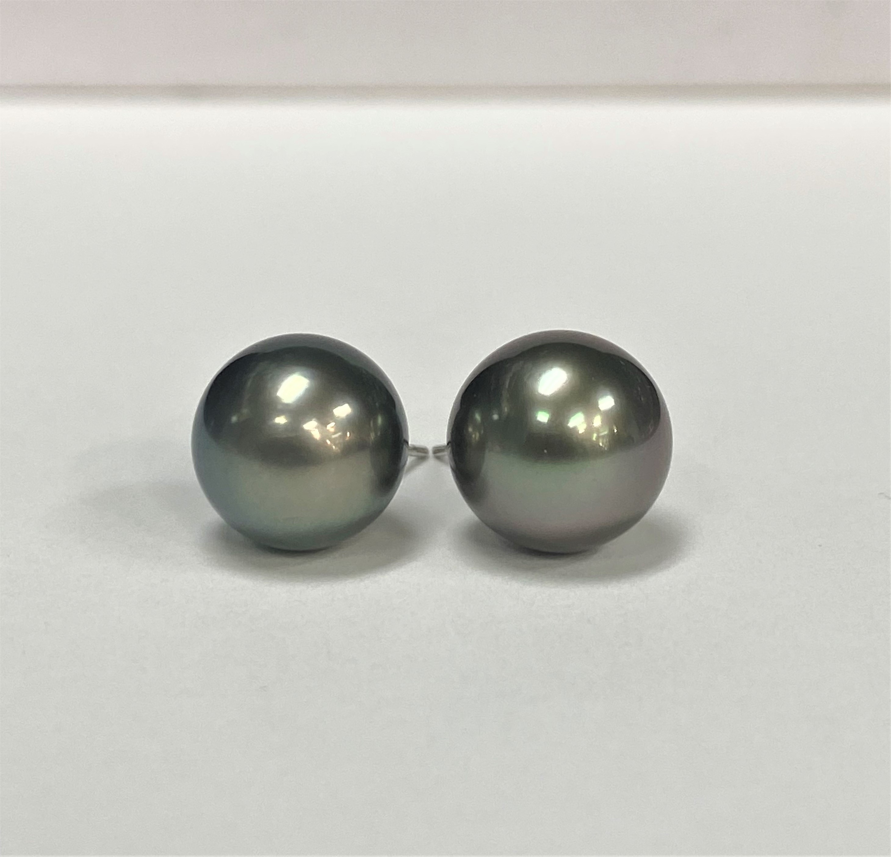☆人気☆【Numbering】☆PEARL STUD EARRIN.G / 3 PRONG #3131☆ ☆送料 関税込☆Numbering☆PEARL STUD EARRING / 3 PRONG #3131