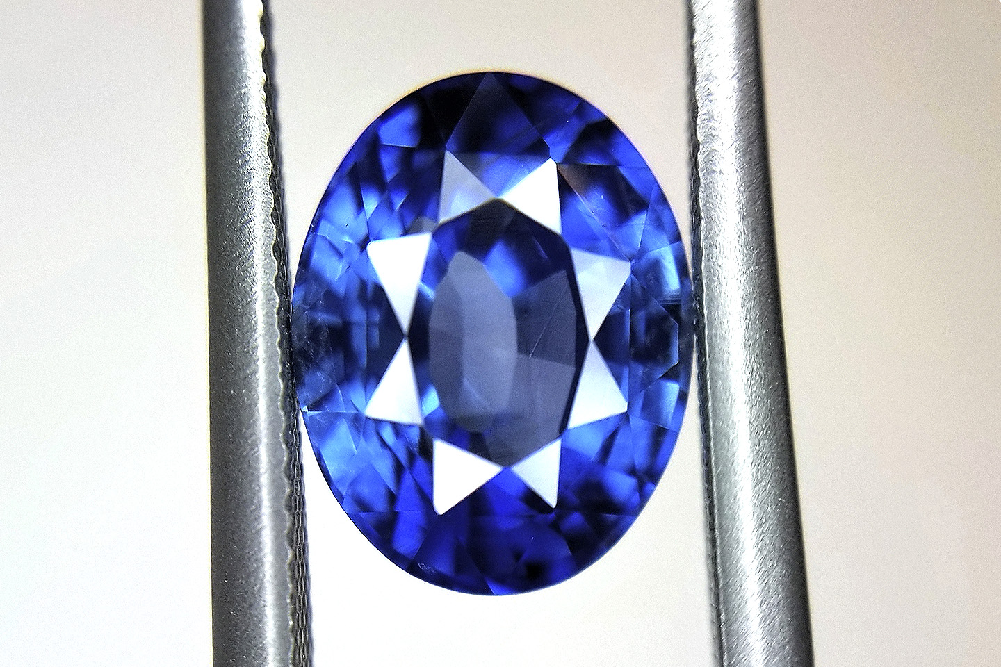Loose Colored Gemstone Blue Oval Natural Sapphire E
