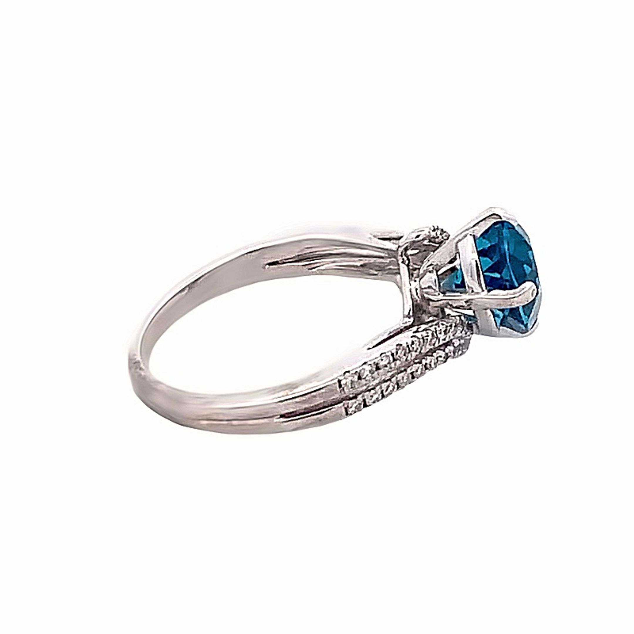 ESTATE 14KT BLUE TOPAZ AND DIAMOND RING 001-821-00994 Peoria Z's Fine